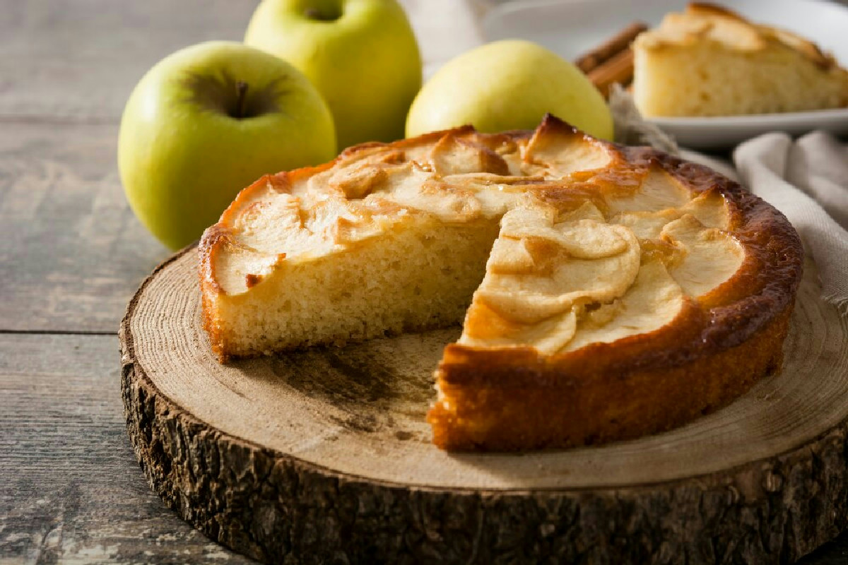 Faccio questa torta di mele in padella: facile, veloce, senza forno e 100% di puro gusto