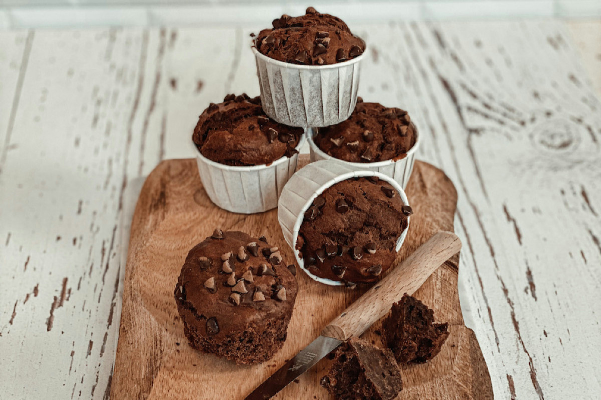 Non sai cosa preparare per la merenda? Questi muffin pere e cioccolato fanno sparire ogni dubbio