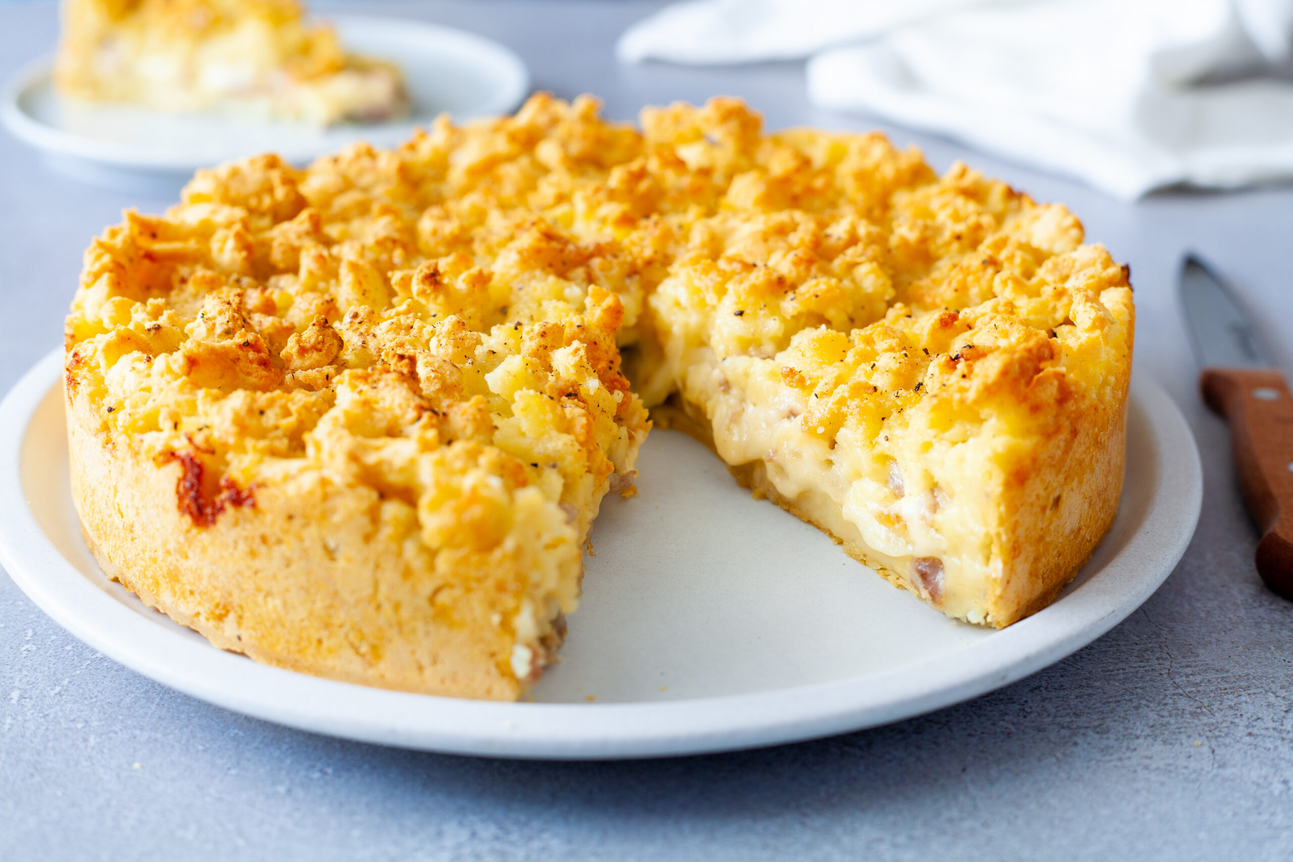 Da quando porto in tavola la sbriciolata di patate e salsiccia nessuno chiede il bis di altro