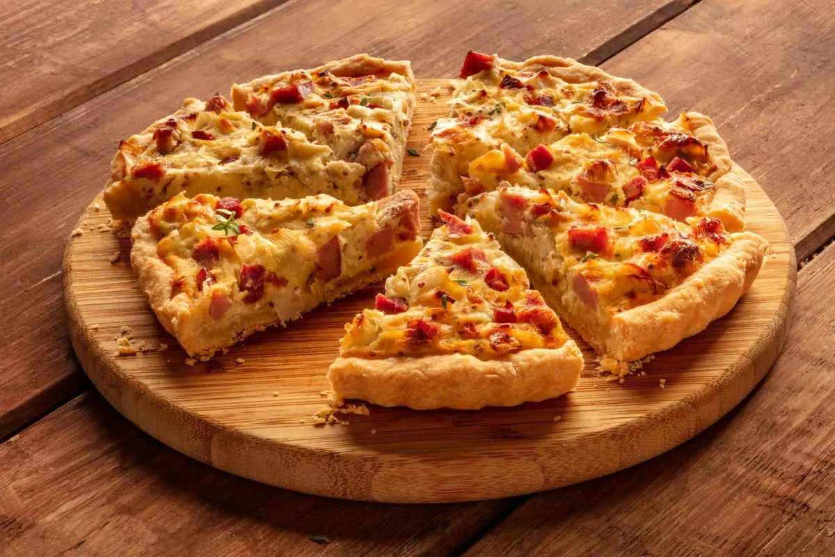 Da quando porto in tavola la sbriciolata di patate e salsiccia nessuno chiede il bis di altro