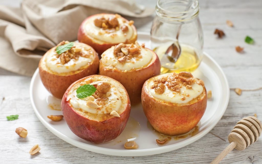 Se le torte ti annoiano prova queste mele ripiene: dessert facile croccante pronto in 10 minuti