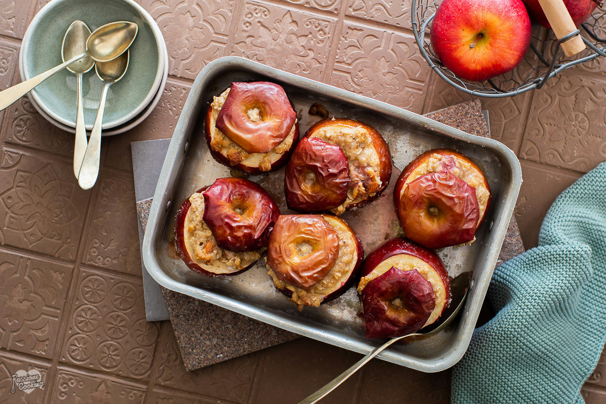 Se le torte ti annoiano prova queste mele ripiene: dessert facile croccante pronto in 10 minuti