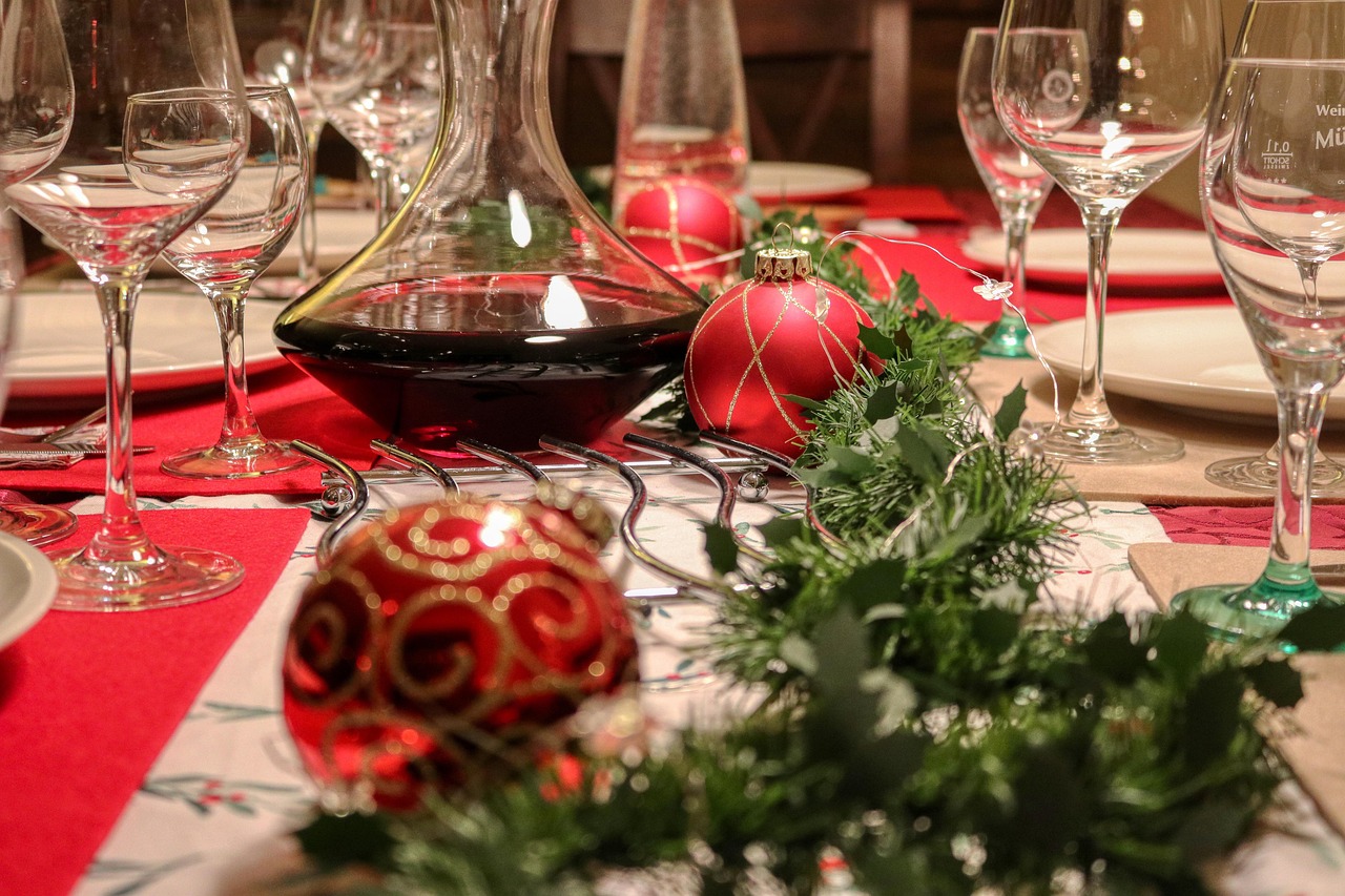 Tovaglia delle feste addio: arriva dai designer l’ispirazione pratica per la tavola di Natale perfetta